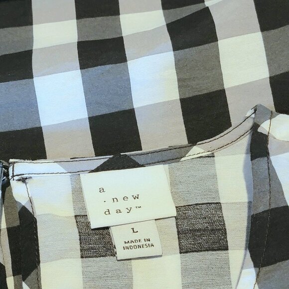 A New Day Black and White Checkered Short Bell Sleeved Blouse in Size Large - Picture 4 of 4